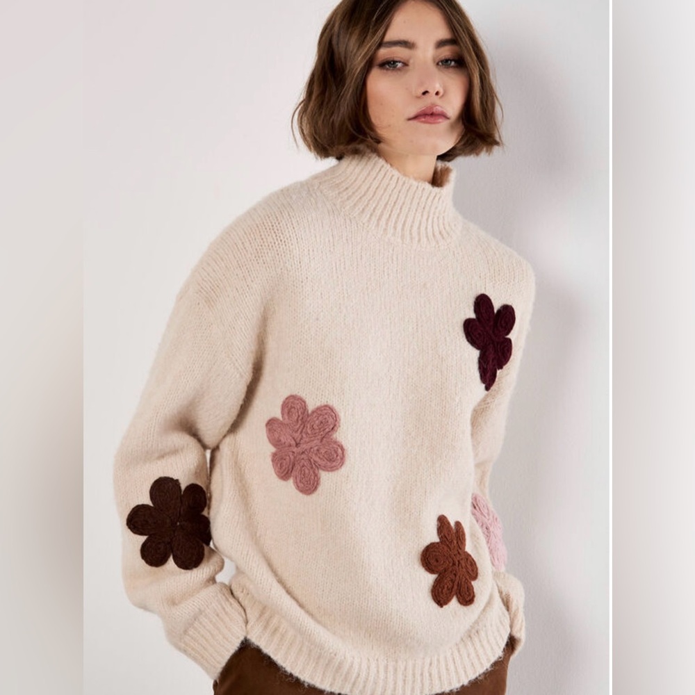 APRICOT 🍑 - Cream Floral Appliqué Turtleneck Sweater - Picture 2 of 7